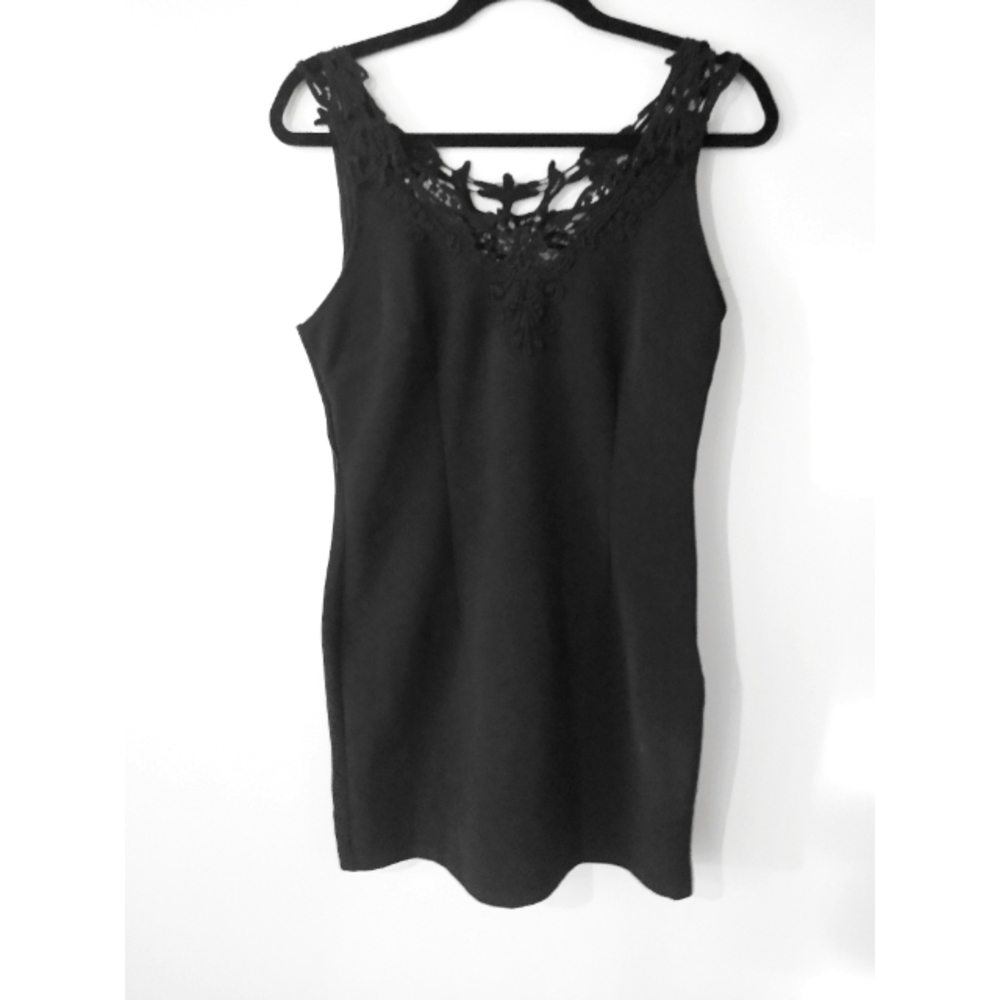 Forever 21 Mini form-fitting dress with lace back